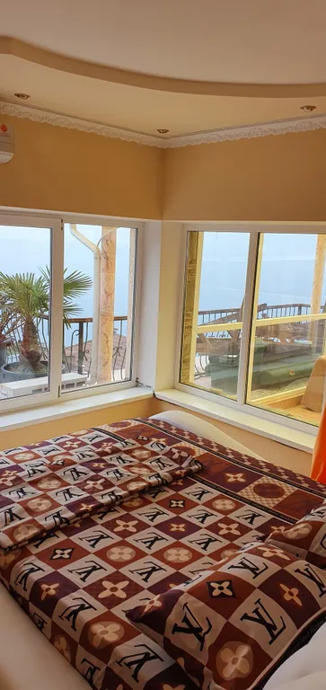 Апартаменты с панорамными террасами на море