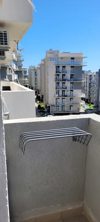 Современная студия у моря с видом на бассейн и горы