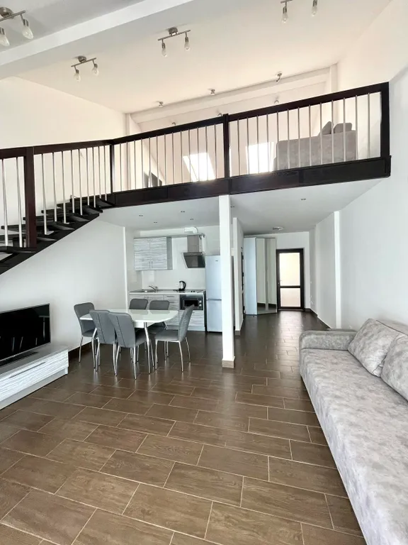 Эллинг на берегу моря