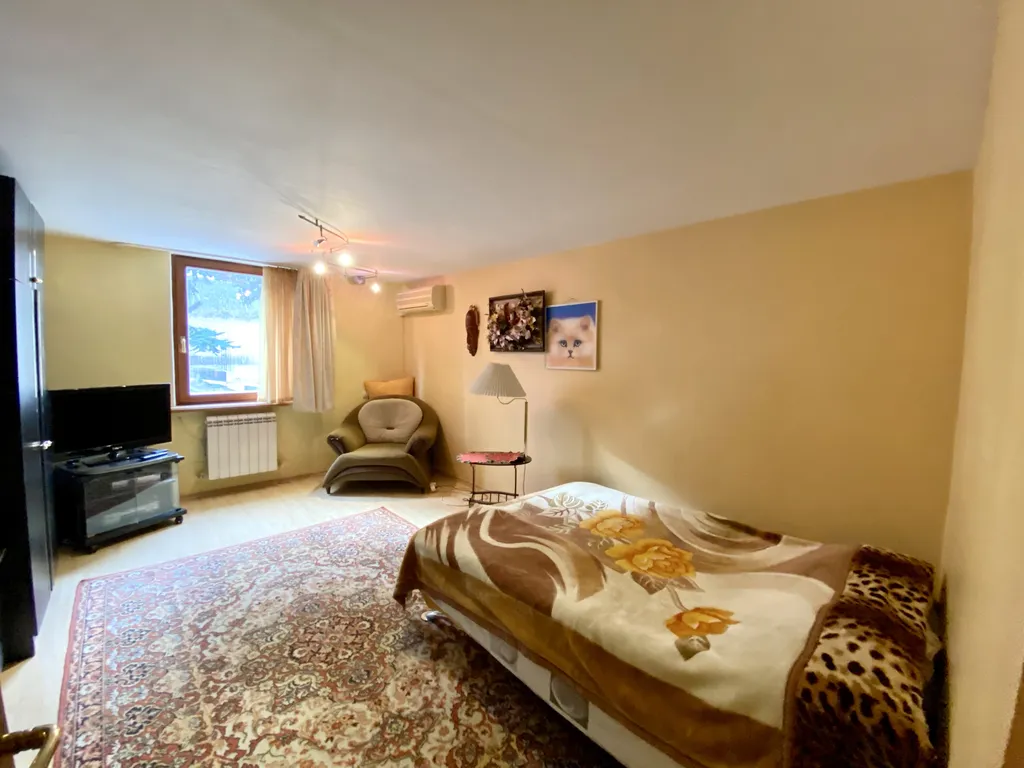 Дом в центре с видом на море