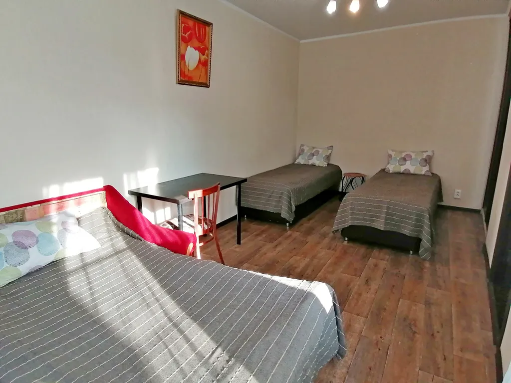 Двухкомнатный вместительный дом со двором