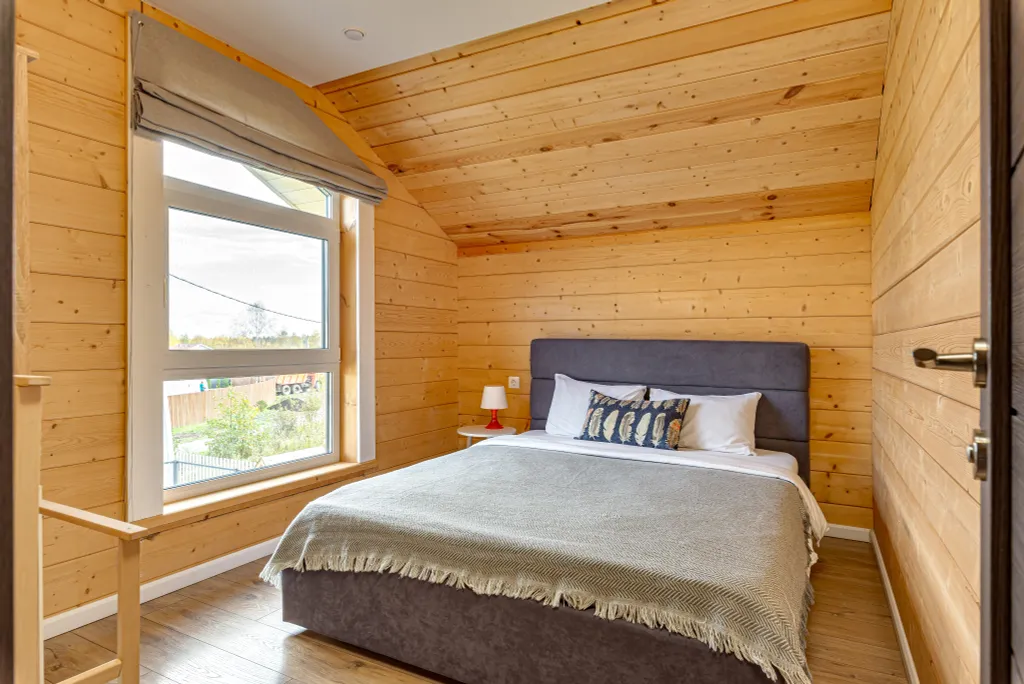 Дом из бруса в лесу с баней и чаном