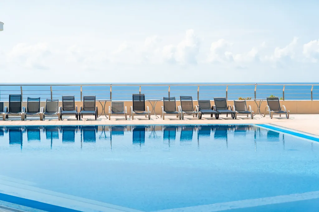 Роскошная идеал квартира с двумя террасами, тремя санузлами и бассейн