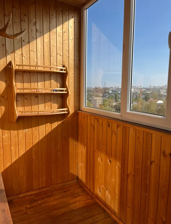 Светлая, тёплая, просторная однокомнатная квартира с видом на город