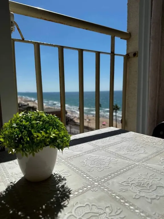 Красивая 2 комнатная квартира на первой линии моря с панорамным видом