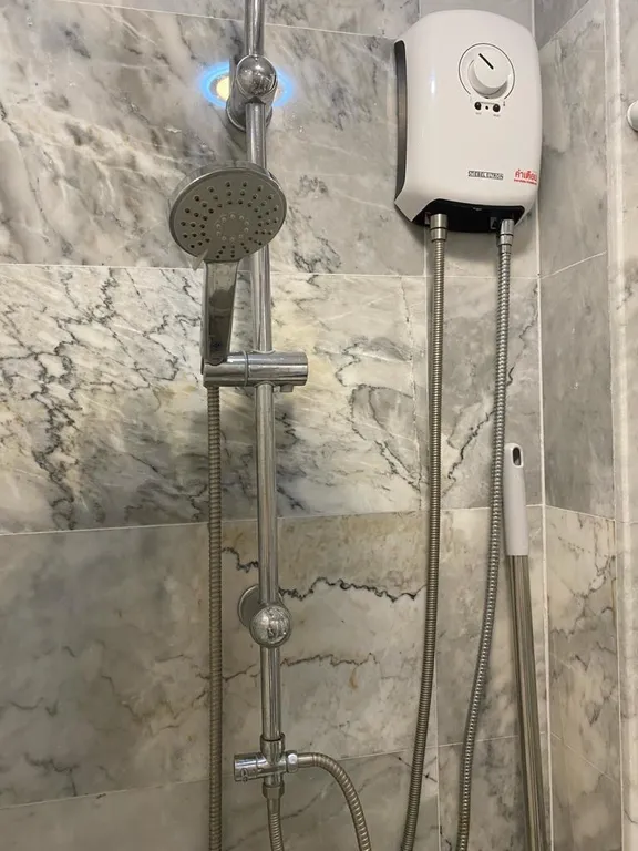 Уютная светлая квартира с бассейном рядом с морем