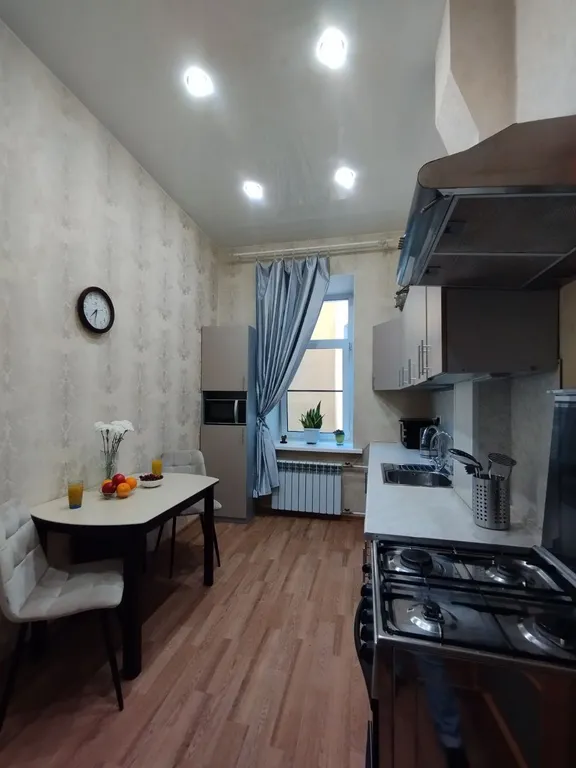 Квартира Квартира с паркетом и высокими потолками — Санкт-Петербург