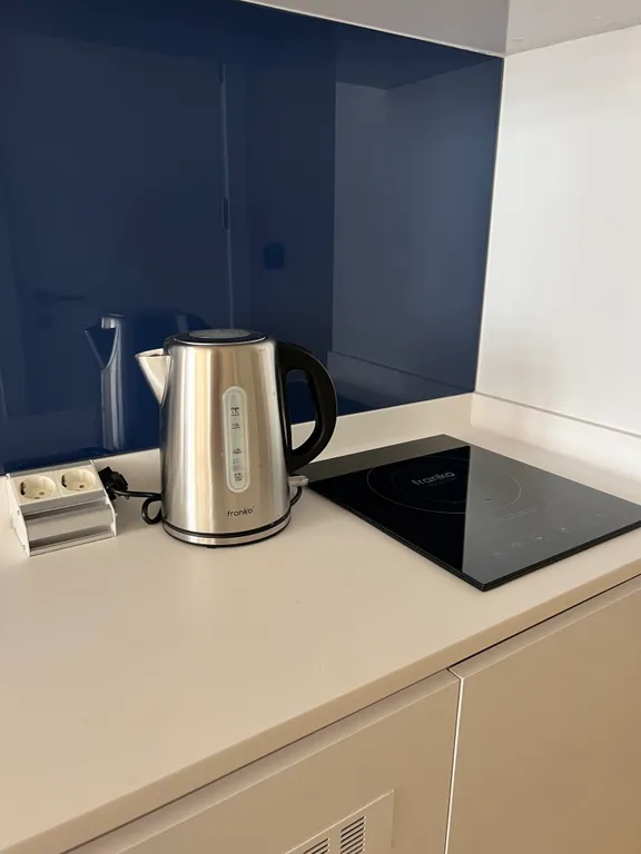 Уютная студия в центре города с видом на море