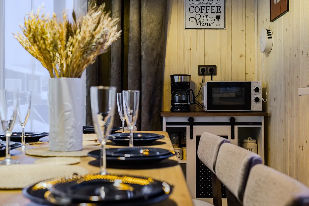 Новый дом с большим столом, кинотеатром, баней