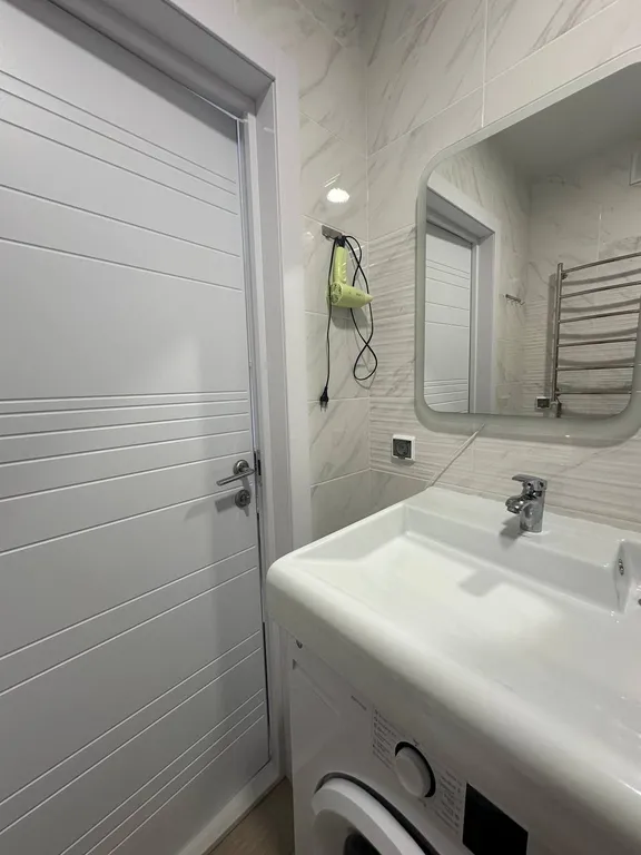 Уютная студия с видом на бассейны и горы