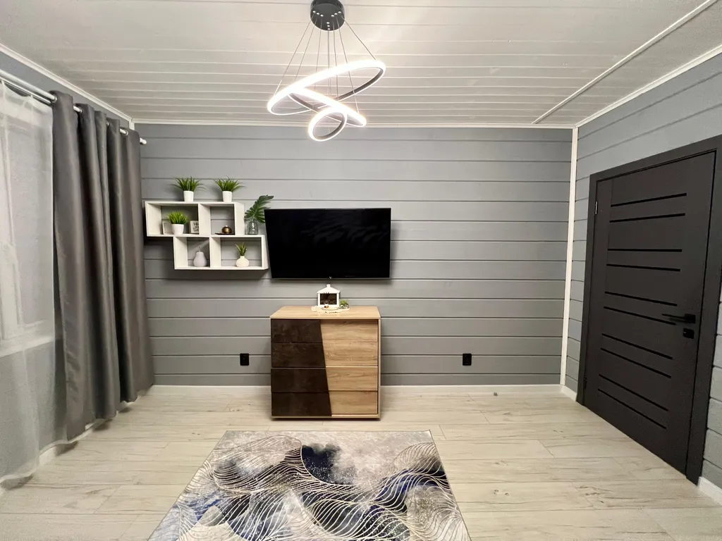 Дом и баня у реки