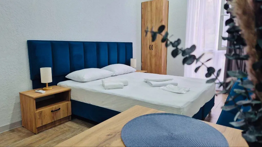 Студия с бассейном на территории