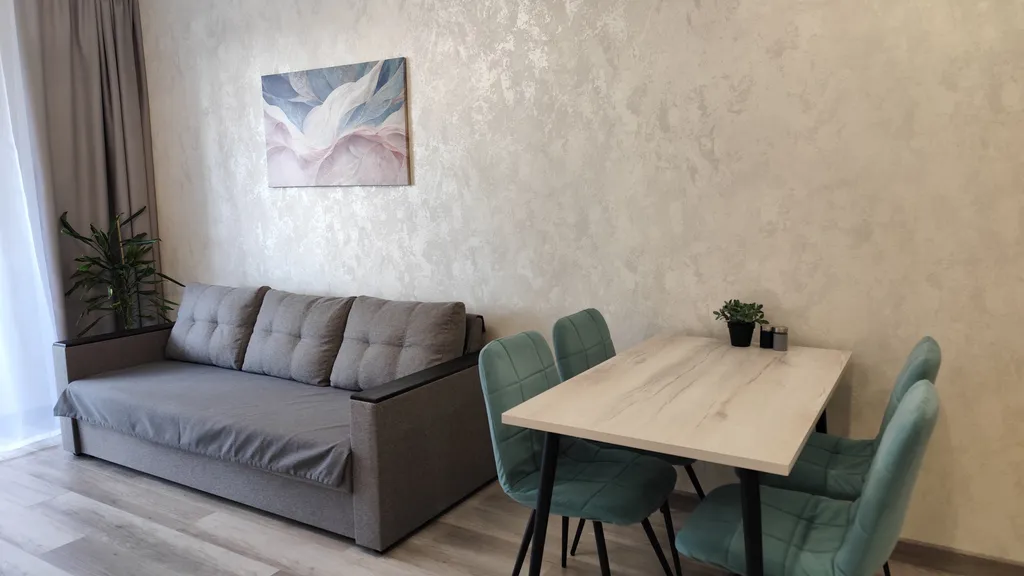 Уютная двухкомнатная квартира в новом жк на берегу озера