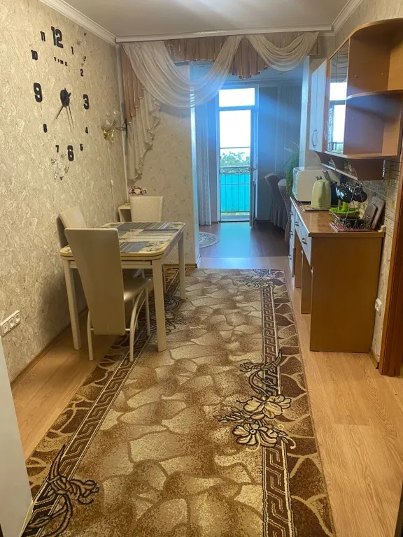 Светлая просторная квартира с балконом и шикарным видом на море