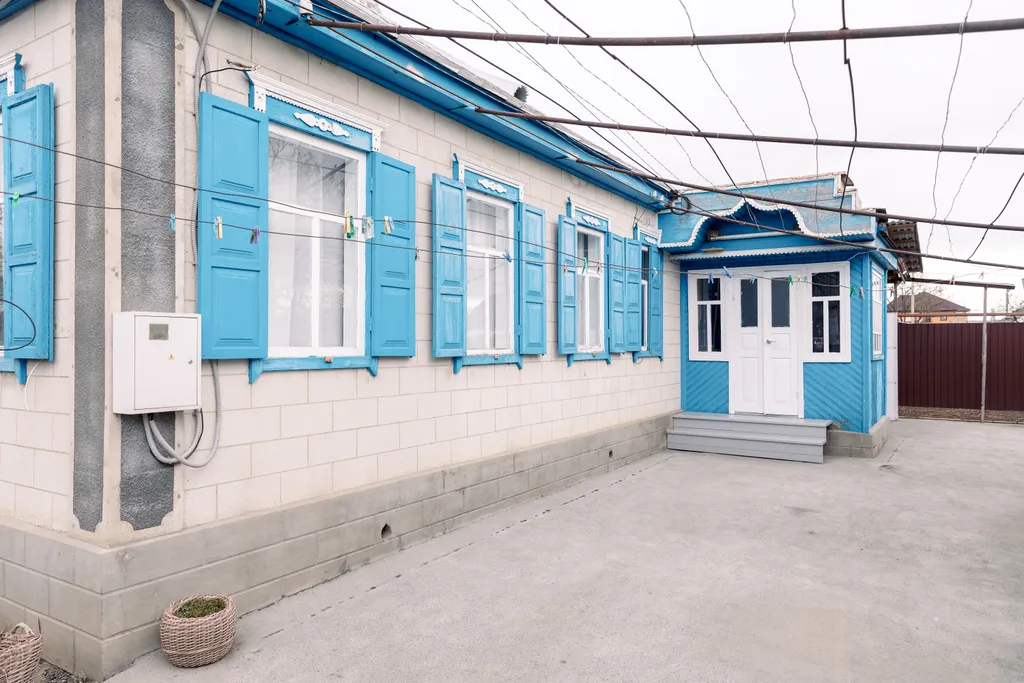 Коттедж Уютный дом в тихом месте недалtко от центра посёлка — аренда посуточно в Мостовской