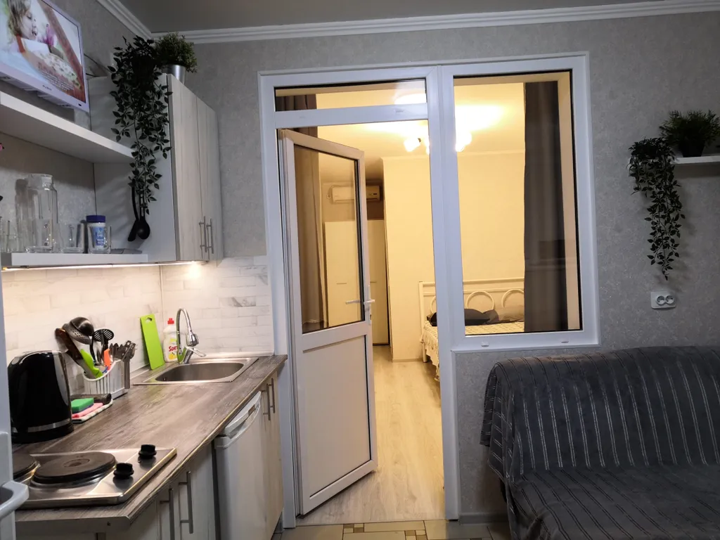 Квартира Квартира Семеный с кухне с видом на детскую площадку — Геленджик