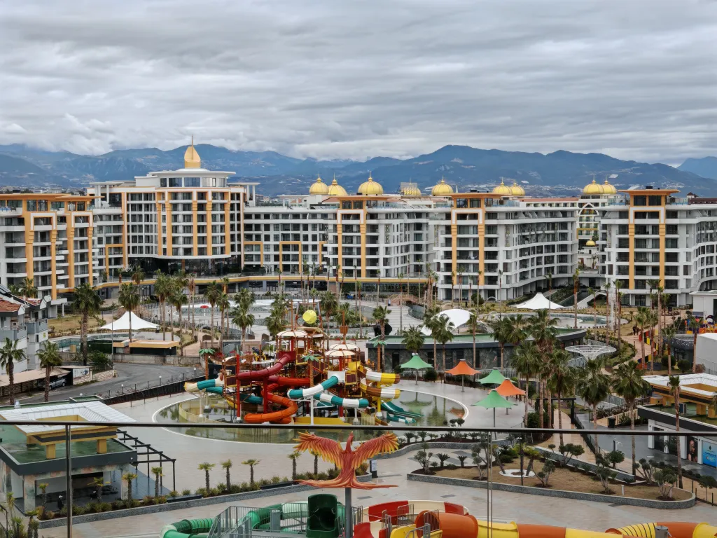 Квартира 1+1 в Azura World c видом на бассейн и аквапарком