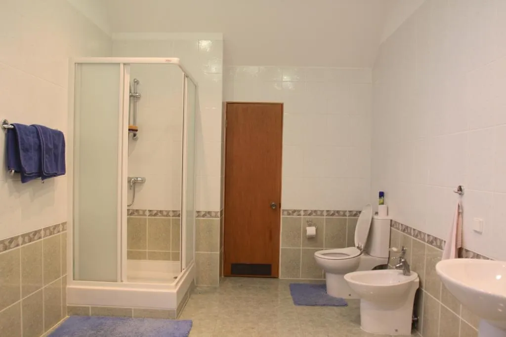 Уютный коттедж с бассейном на берегу реки Волга