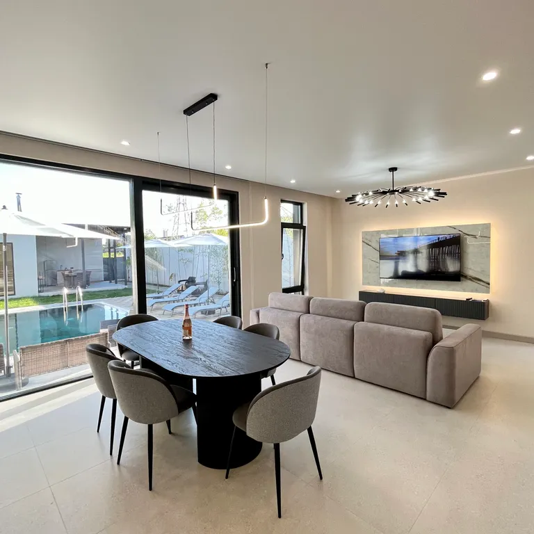 Коттедж с бассейном и баней