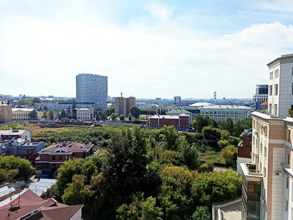 Самый центр Казани с видом на город и Волгу