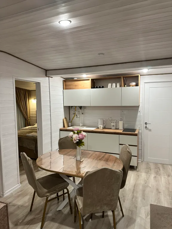 Коттедж Уютный дом (кухня-гостиная) с двумя спальнями — аренда посуточно в Терскол