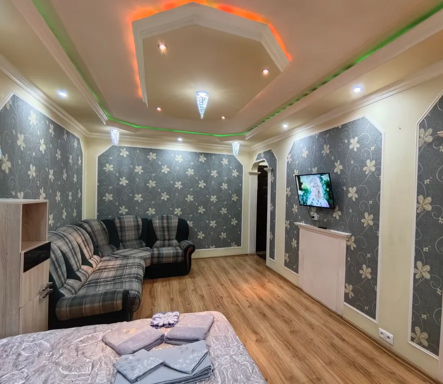 Квартира с отличным видом, душевой кабиной и балконом