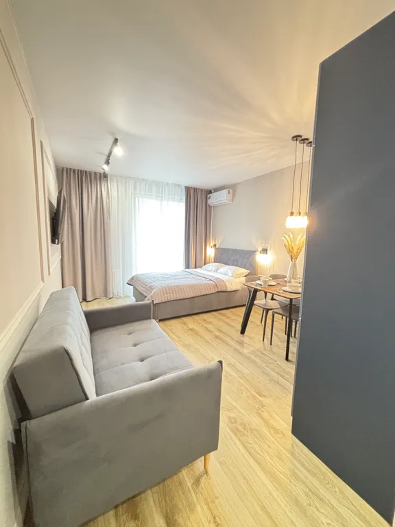 Уютная видовая студия с дизайнерским ремонтом