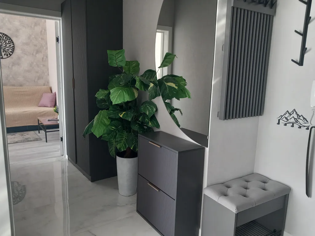 Новая,уюная 2х.кв люкс на 6чел,закрытая территор.,юго-зап р-на, 17/77