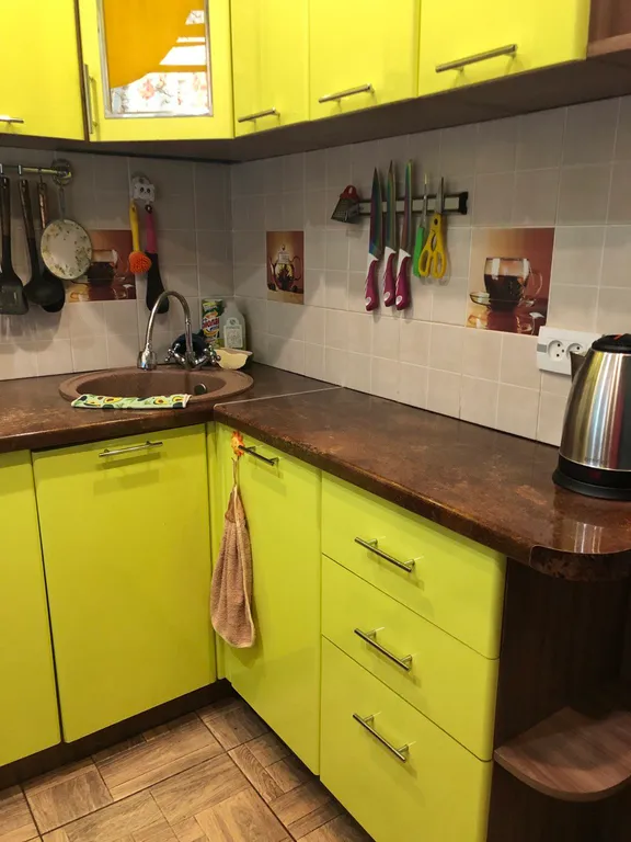 2-комнатная квартира в темных тонах с евроремонтом