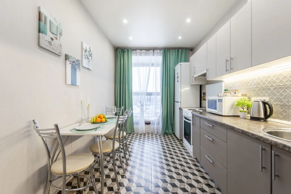 Панорамные окна в пол с потрясающим видом на закат