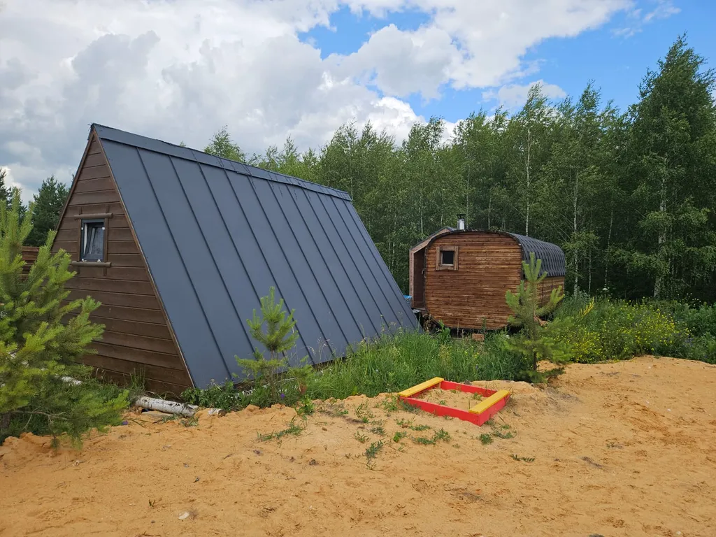 Треугольный дом с баней и чаном