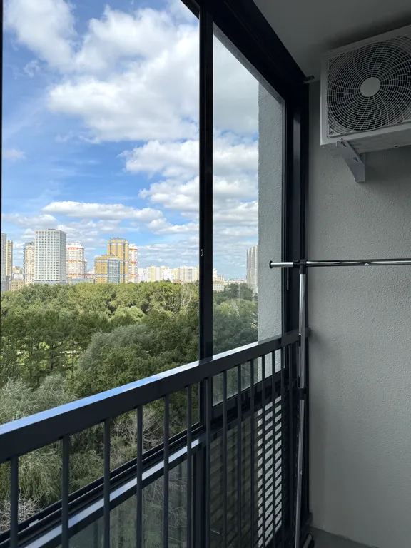 Комфортная квартира с детской кроваткой