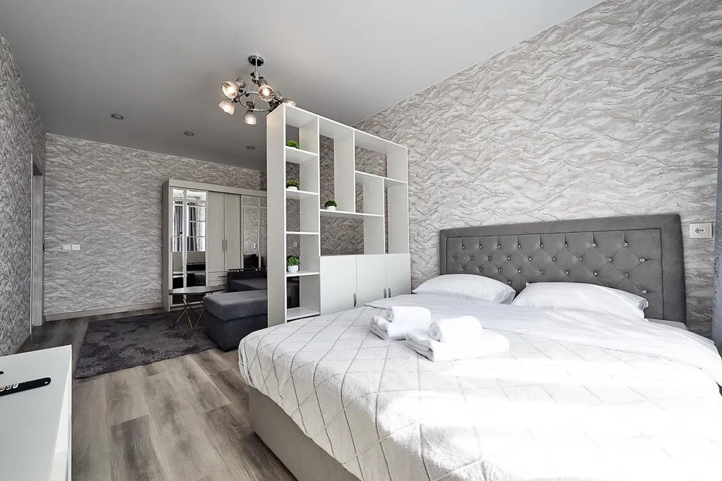 Светлые тёплые апартаменты с видом на горы и город