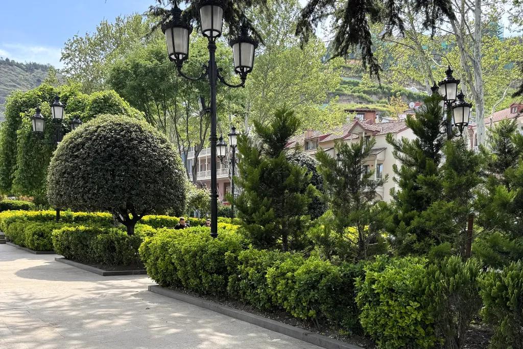 Уютно и стильно в центре города, близко к старому Тбилиси