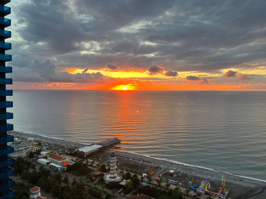 Квартира Квартира Семейный апартамент с отдельной спальней Орби Сити с видом на море — Батуми