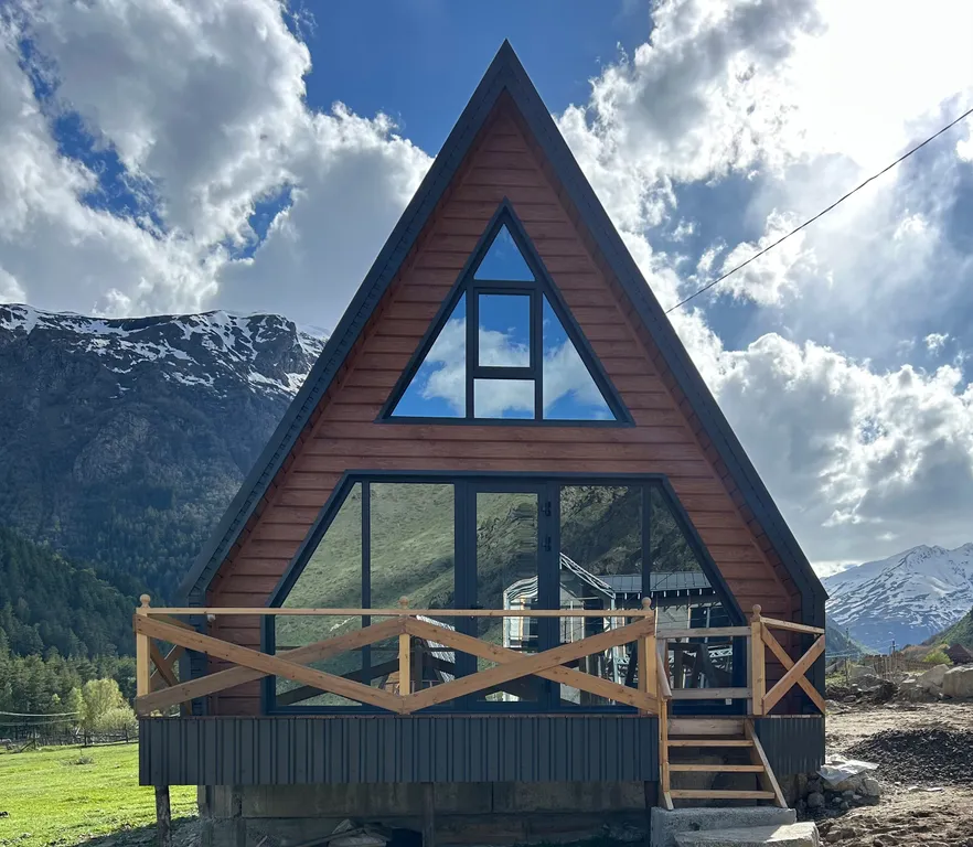 Новый уютный А-фрейм дом