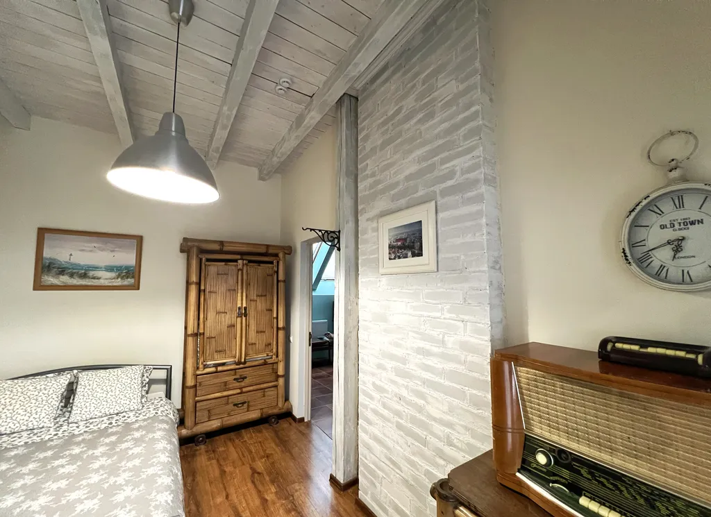 Коттедж с отдельным входом и видом на сад