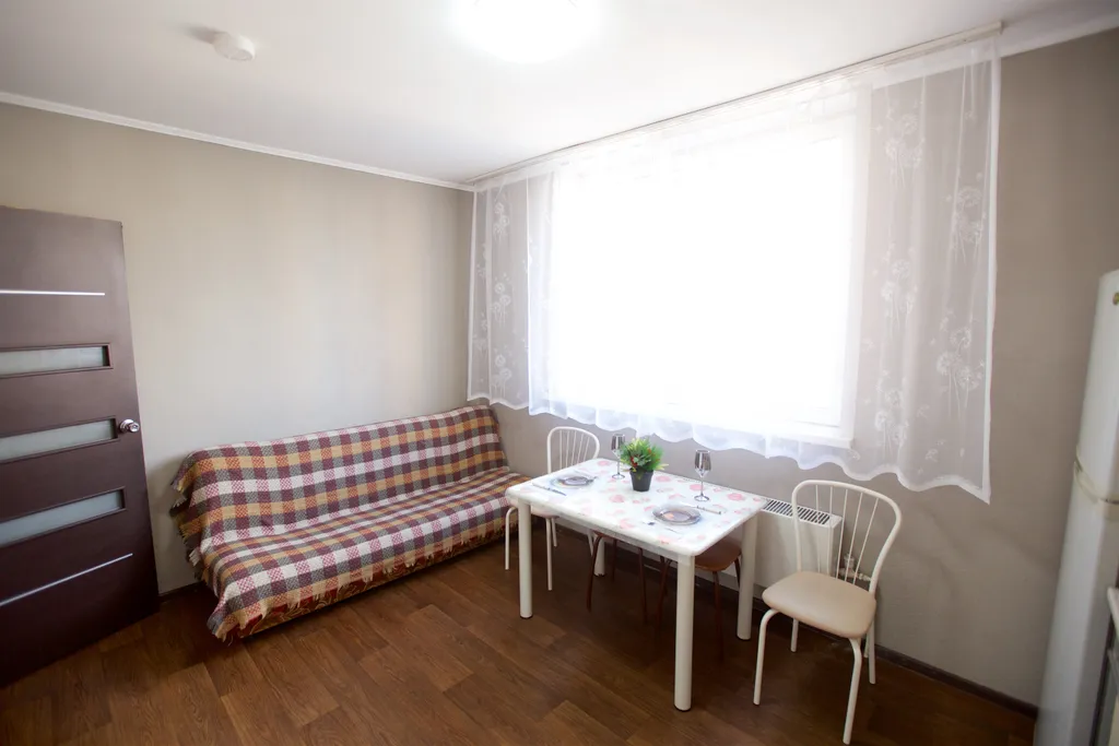 Квартира Квартира Отличная квартирка с диваном на кухне в лучшем районе города — Красноярск