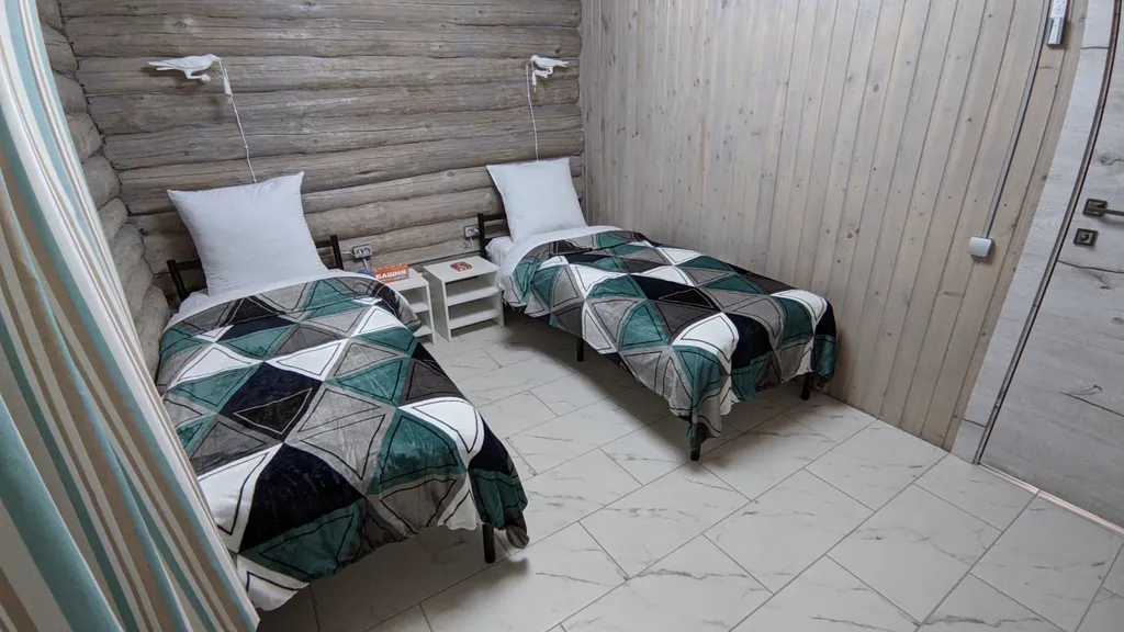 Дом Феникс в лесу