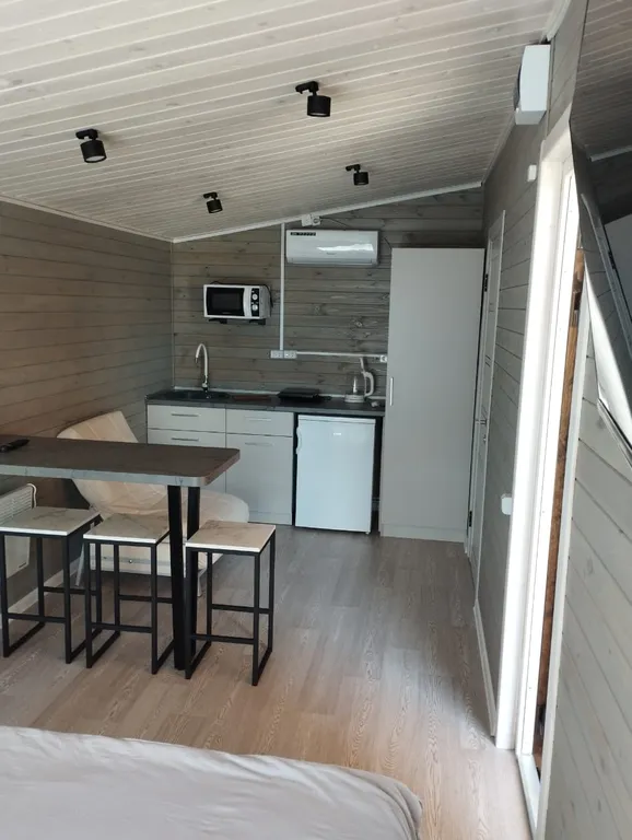 Коттедж Гостевой домик номерной с бассейном — аренда посуточно в Каменномостский