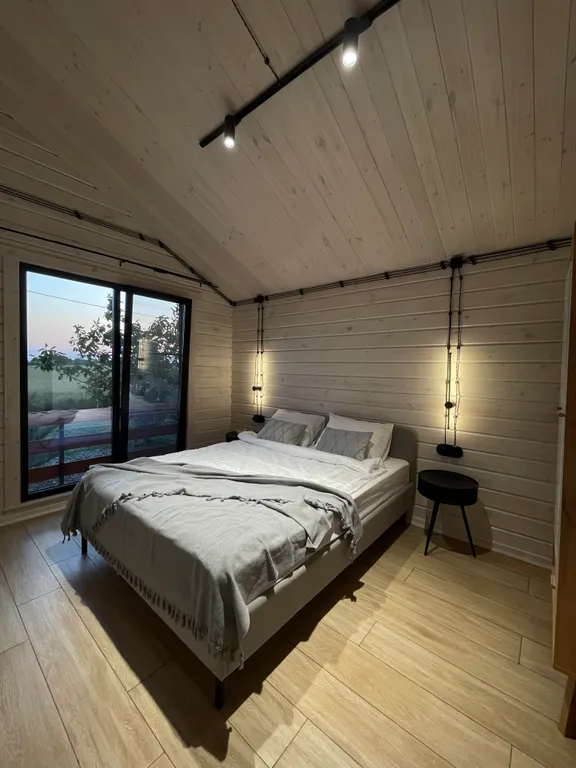 Коттедж Двухкомнатный дом-шале с теплым бассейном и террасой — Динская