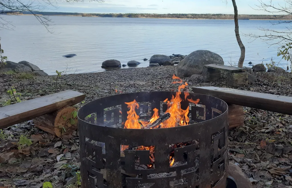 Дом-баня на берегу озера