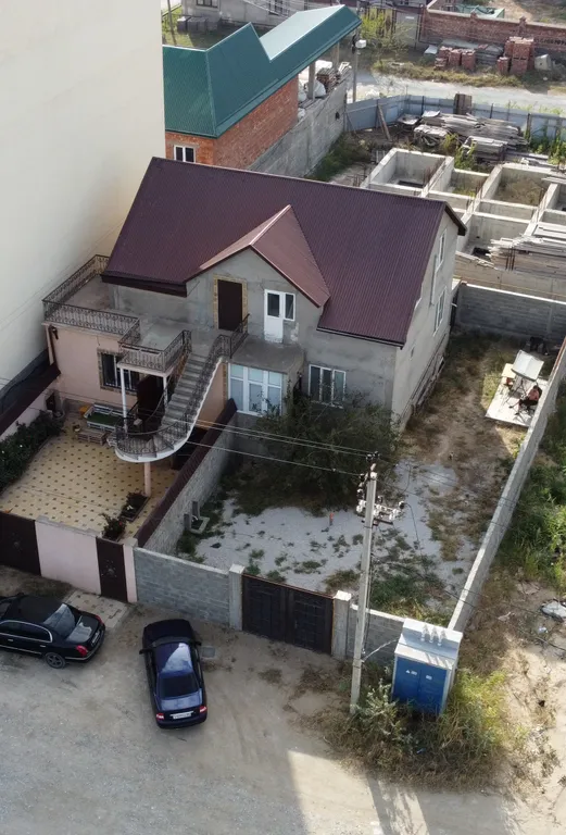 Небольшой дом на берегу Каспийского моря