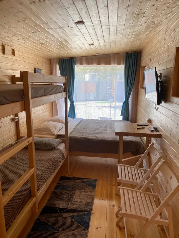 Глэмпинг Берег Леса рядом с горной рекой у леса, вблизи Чёрного моря