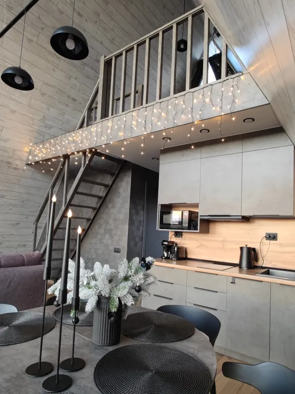 Панорамный домик с теплым бассейном в пяти минутах ходьбы от города