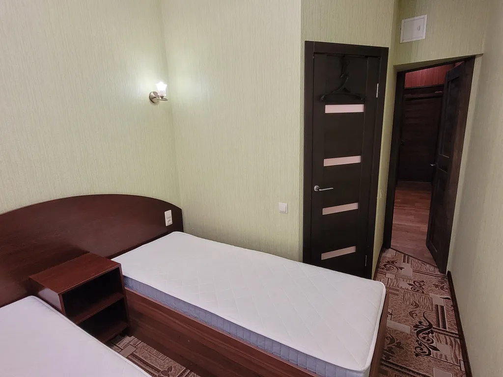 Студия с тремя спальнями, двумя с/у