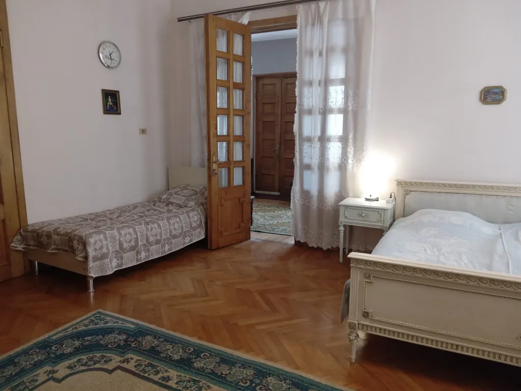 Большой семейный номер со своим санузлом и смежным номером