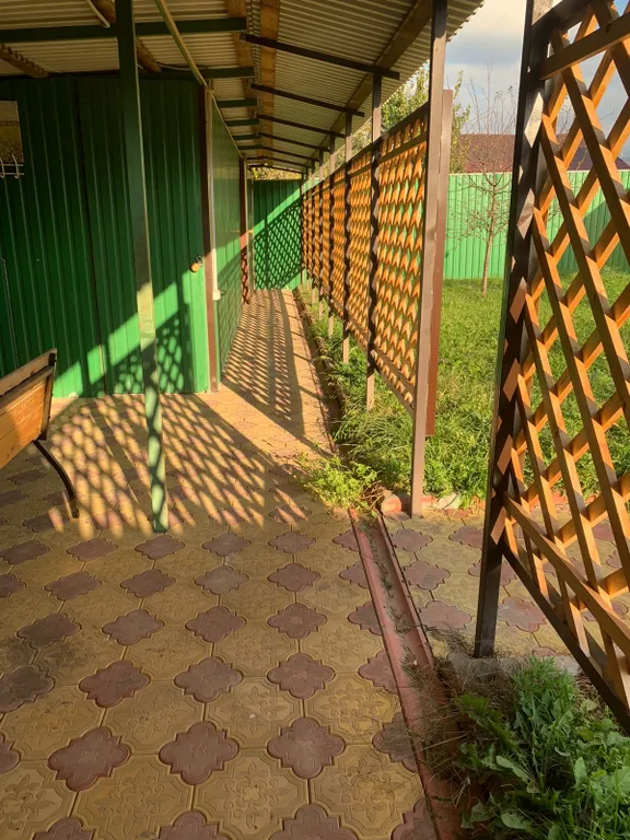 Двухэтажный дом с бассейном, верандой и видом на горы