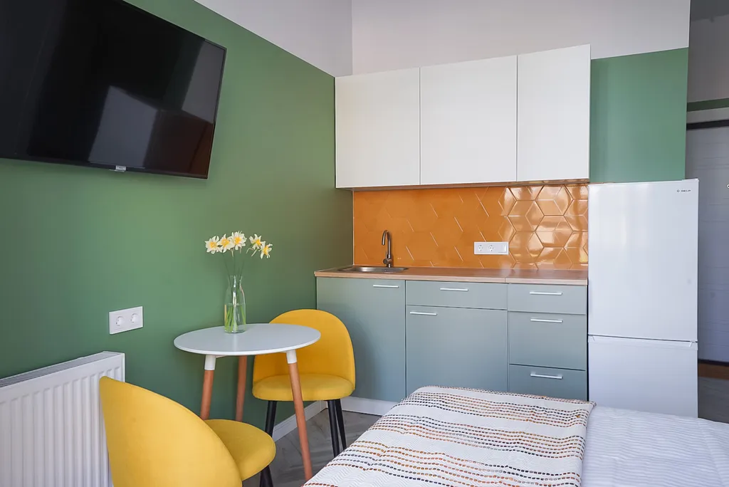 Квартира Квартира Яркая студия с террасой Изумруд у парка в центре города — Калининград