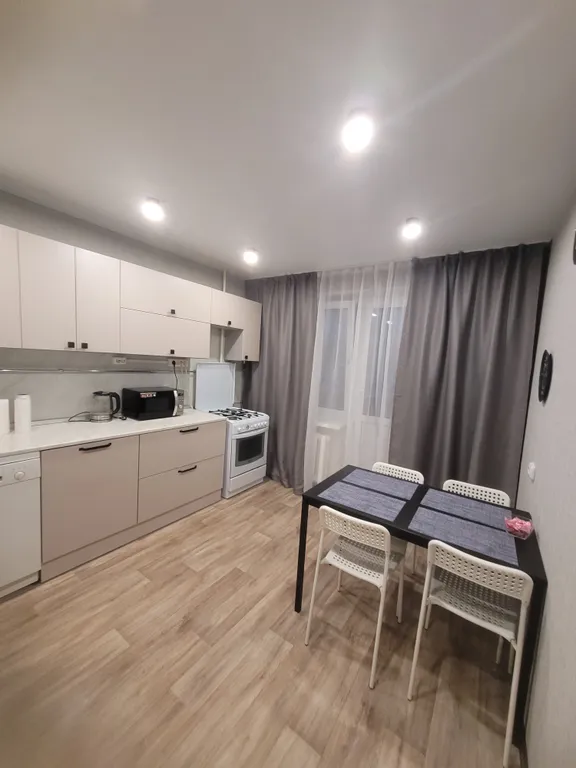 Квартира Трёхкомнатные апартаменты у Ледового — аренда посуточно в Псков